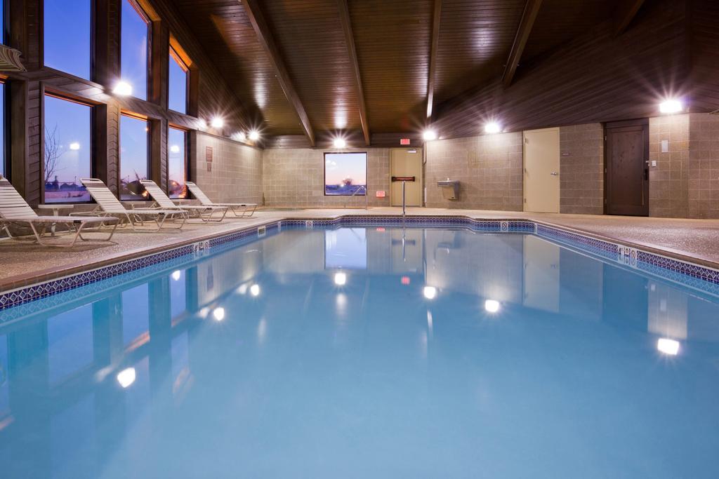 Americinn By Wyndham Blue Earth Εξωτερικό φωτογραφία