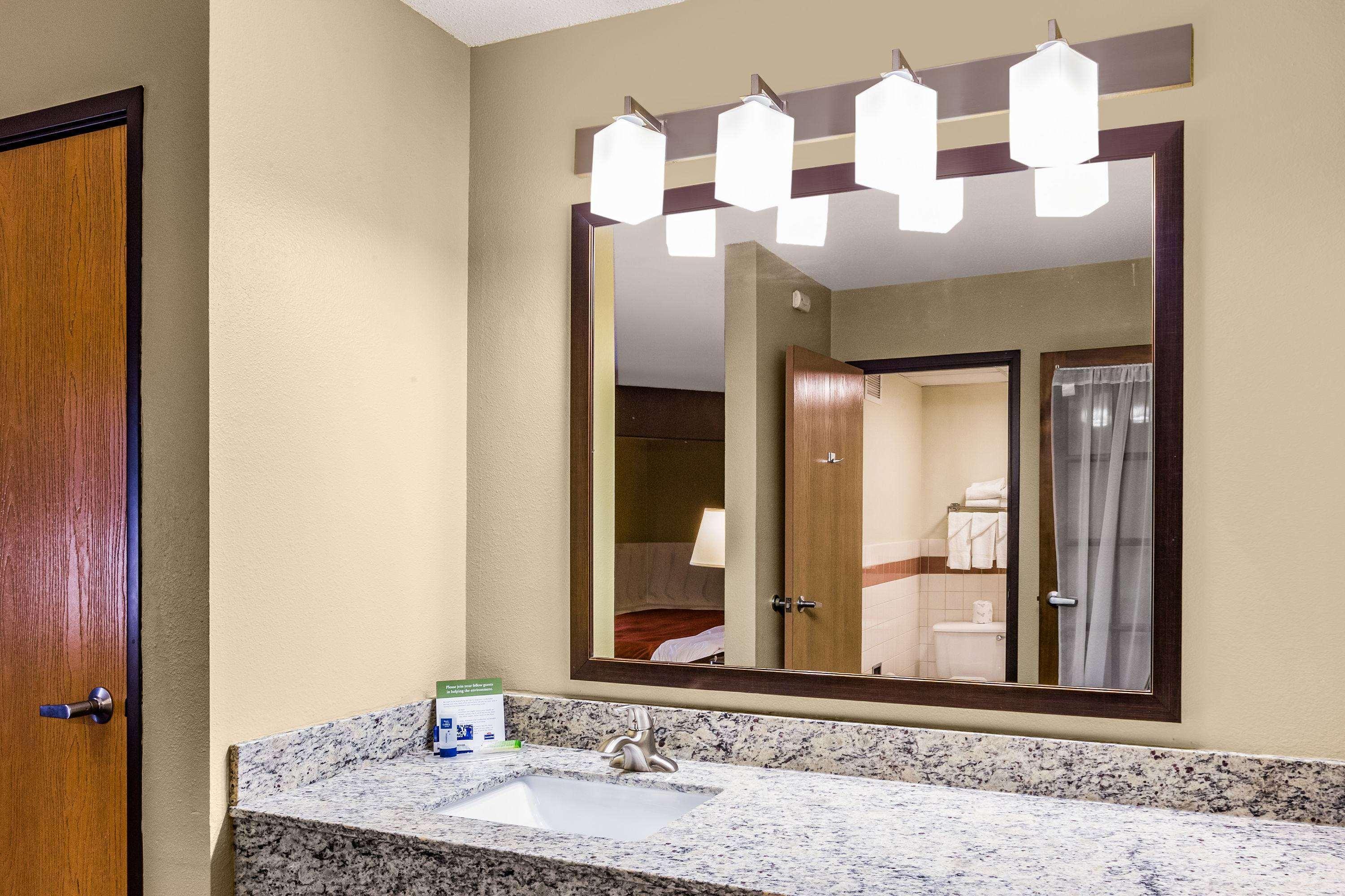 Americinn By Wyndham Blue Earth Εξωτερικό φωτογραφία