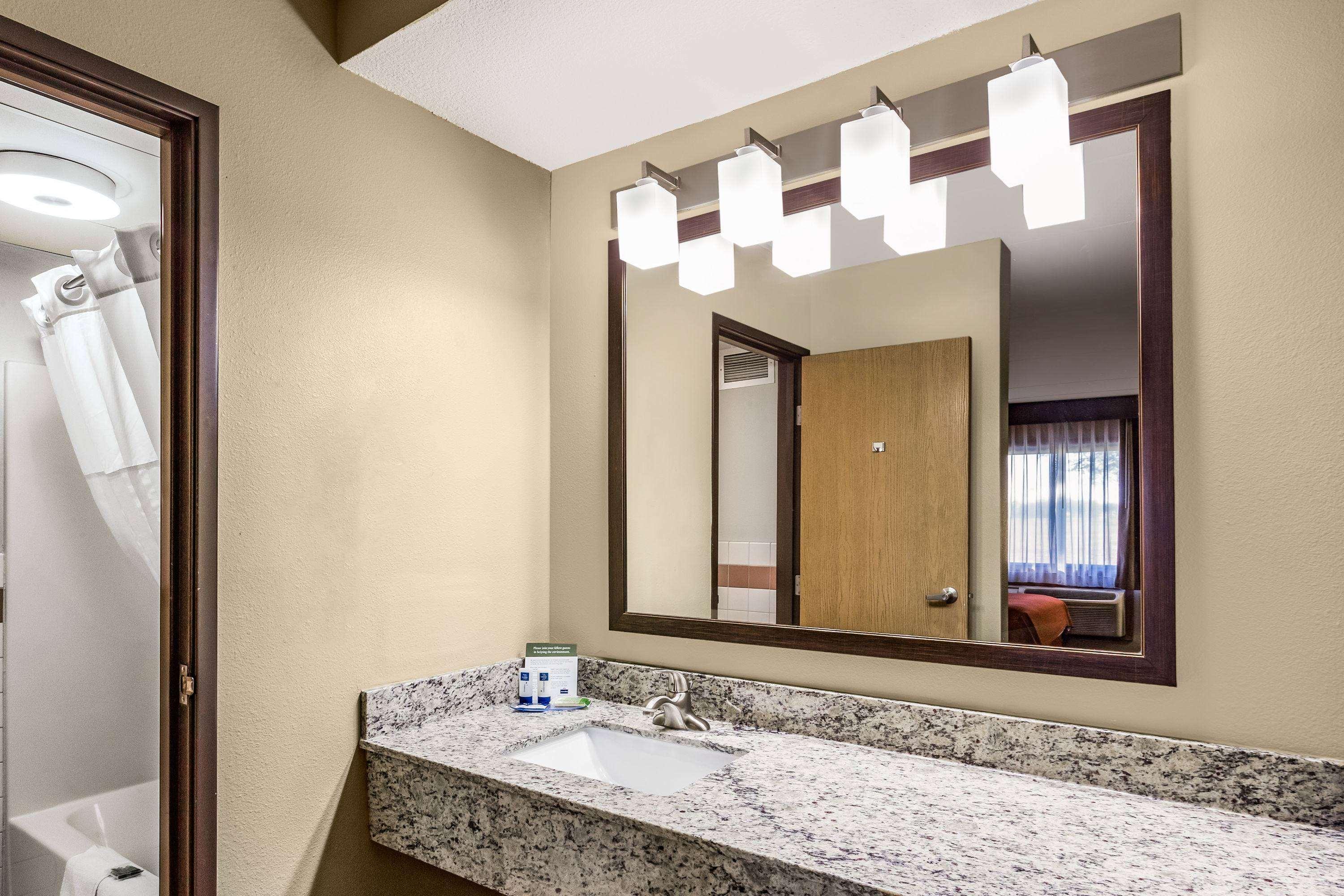 Americinn By Wyndham Blue Earth Εξωτερικό φωτογραφία